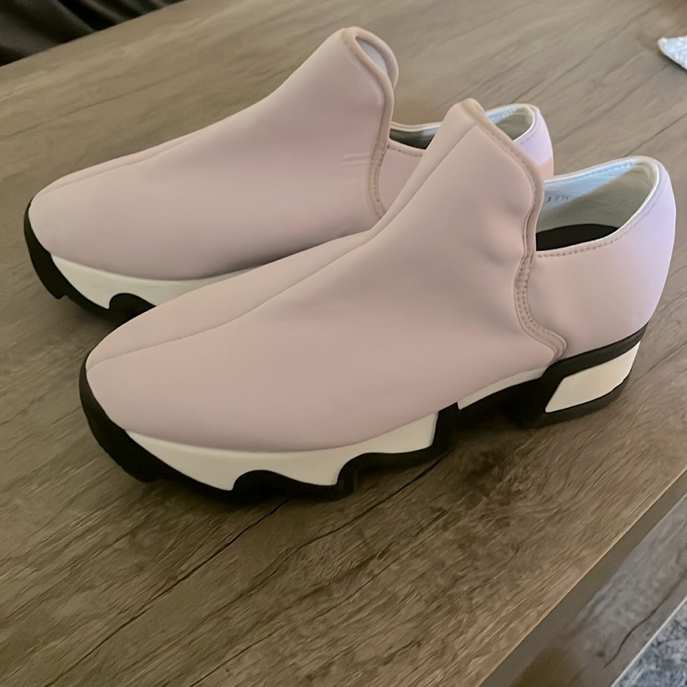 iRi pink neoprene black outline sneakers